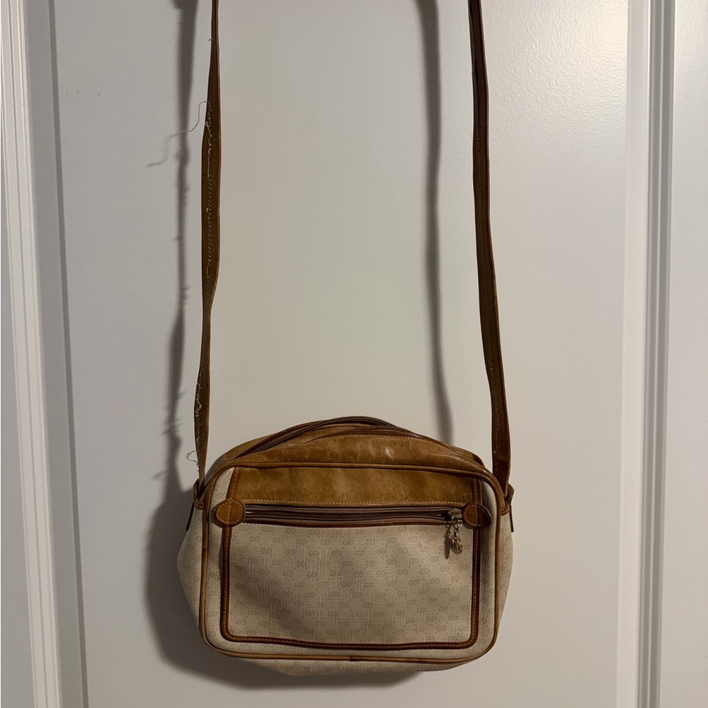 Women’s Gucci crossbody/shoulder bag